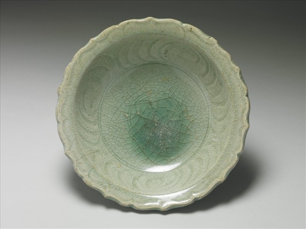 泰國 十五世紀 青瓷花口盤