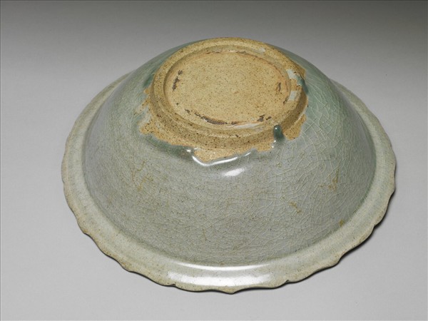 泰國 十五世紀 青瓷花口盤