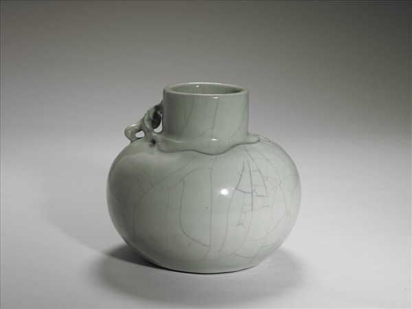 青瓷蟠螭瓶