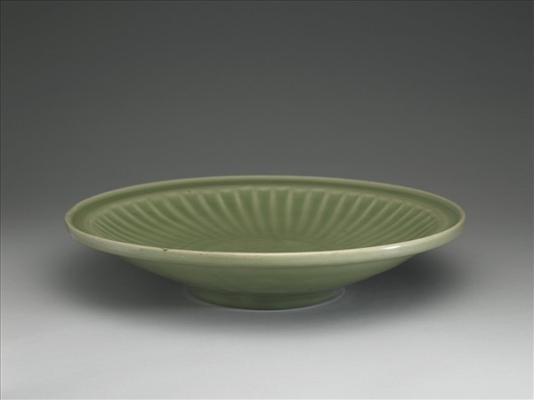 龍泉窯 青瓷印花折沿盤