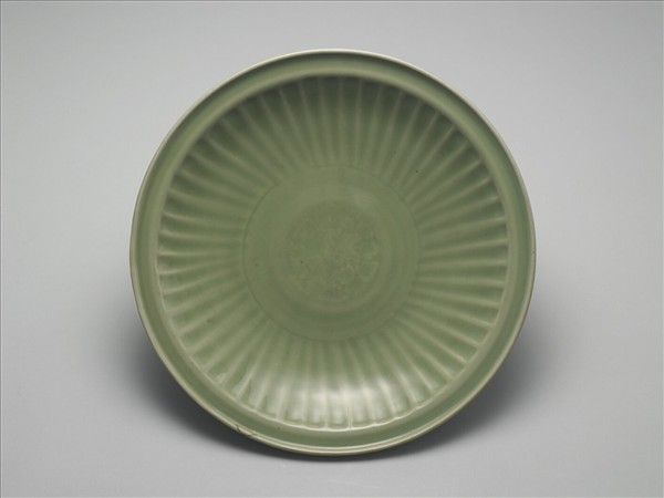 龍泉窯 青瓷印花折沿盤
