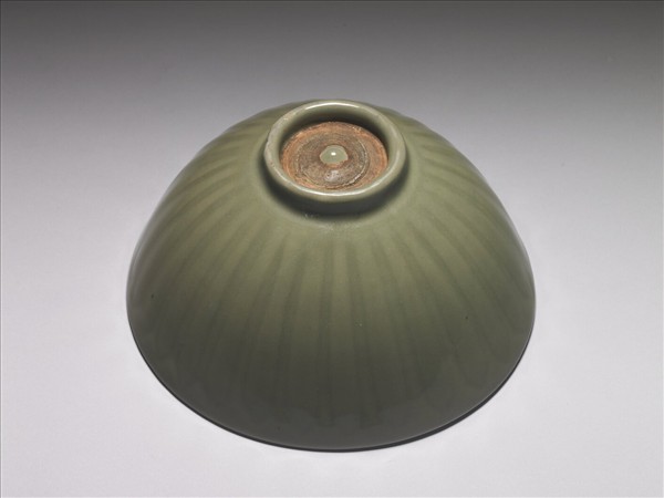 龍泉窯 青瓷劃花蓮瓣紋碗