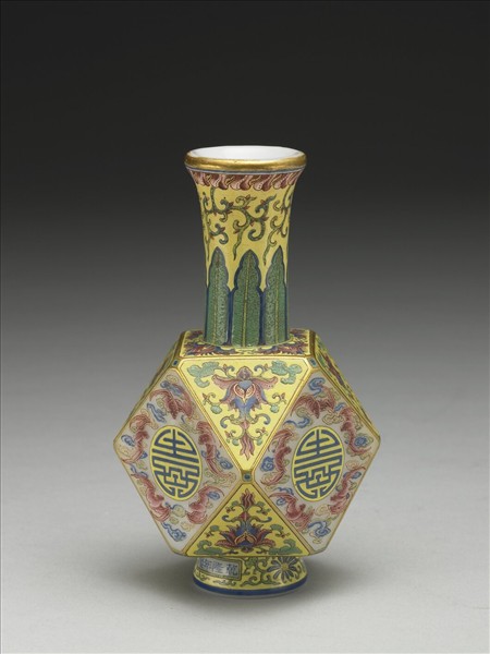 玻璃胎畫琺瑯黃地福壽八楞瓶