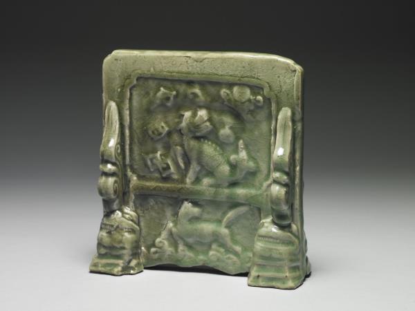 龍泉窯 青瓷瑞獸插屏