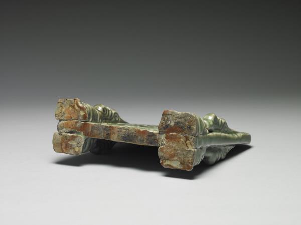 龍泉窯 青瓷瑞獸插屏