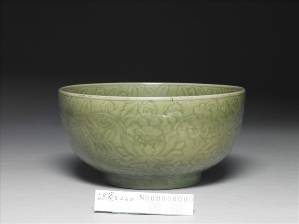 龍泉窯 青瓷劃花四季花卉紋碗