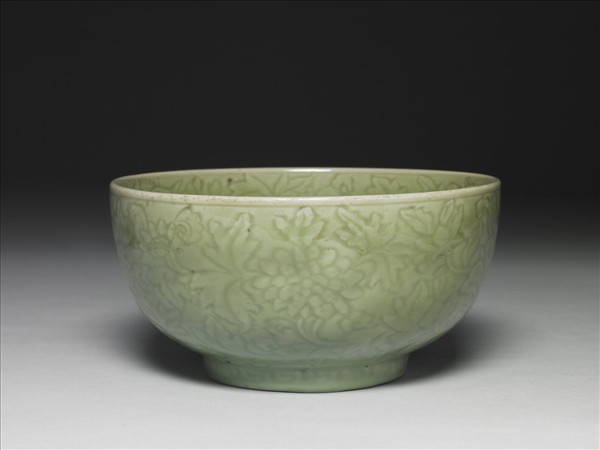 龍泉窯 青瓷劃花四季花卉紋碗