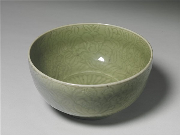 龍泉窯 青瓷劃花四季花卉紋碗