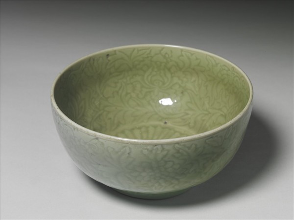 龍泉窯 青瓷劃花四季花卉紋碗