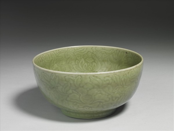 龍泉窯 青瓷劃花四季花卉紋碗