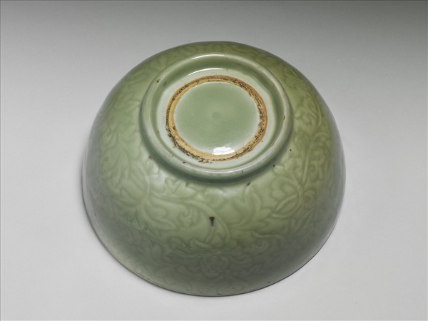 龍泉窯 青瓷劃花四季花卉紋碗