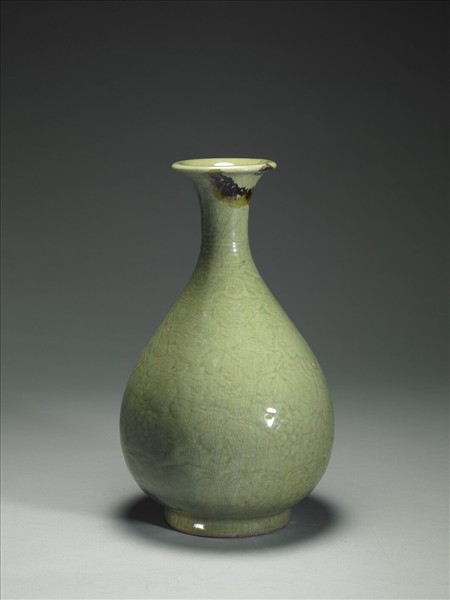 龍泉窯 青瓷劃花葡萄紋玉壺春瓶