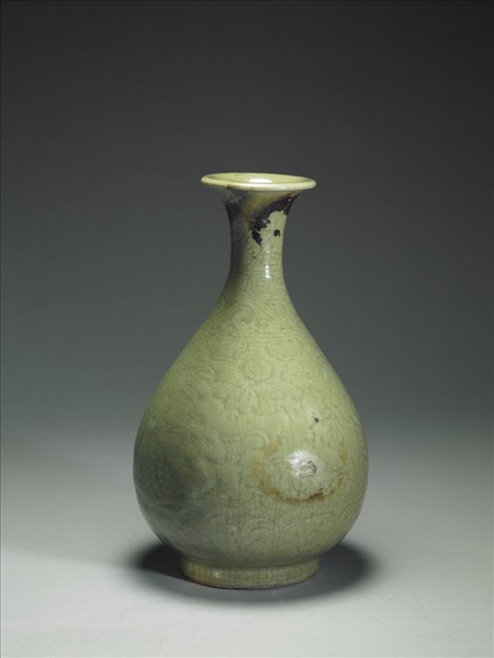 龍泉窯 青瓷劃花葡萄紋玉壺春瓶