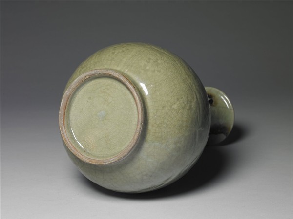 龍泉窯 青瓷劃花葡萄紋玉壺春瓶