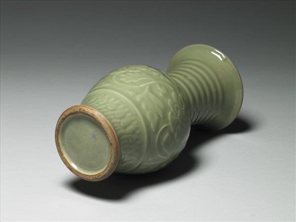 龍泉窯 青瓷雕花鳳尾瓶