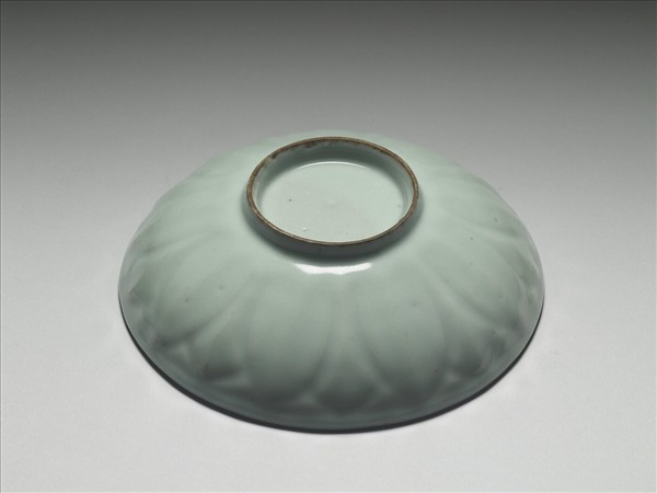 龍泉窯 青瓷蓮瓣紋盤