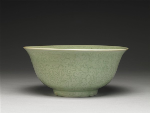 龍泉窯 青瓷劃花花卉紋碗