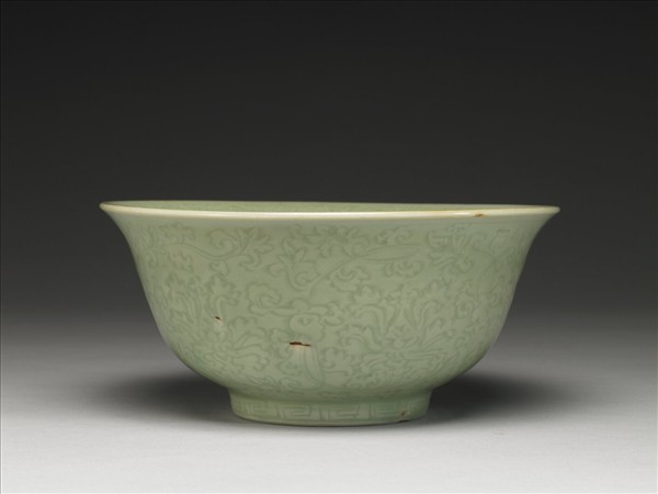 龍泉窯 青瓷劃花花卉紋碗