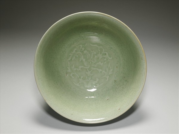 龍泉窯 青瓷劃花花卉紋碗
