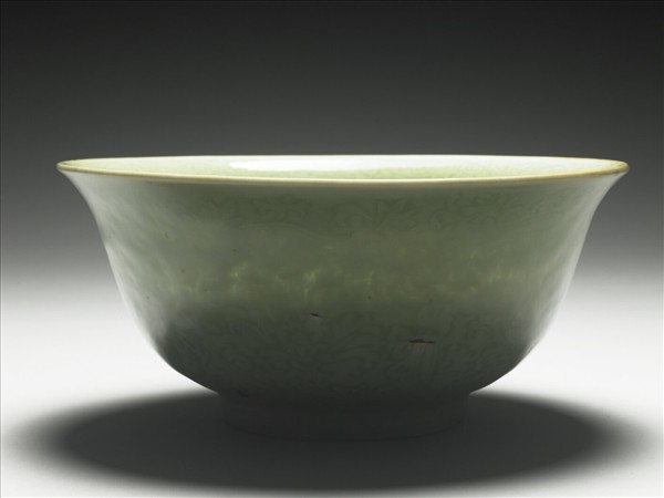 龍泉窯 青瓷劃花花卉紋碗