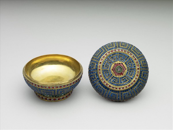 銅鎏金嵌料石盒