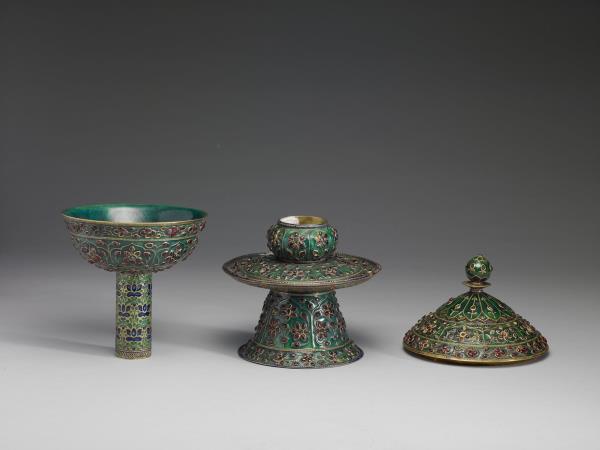 內填琺瑯嵌寶高足蓋碗