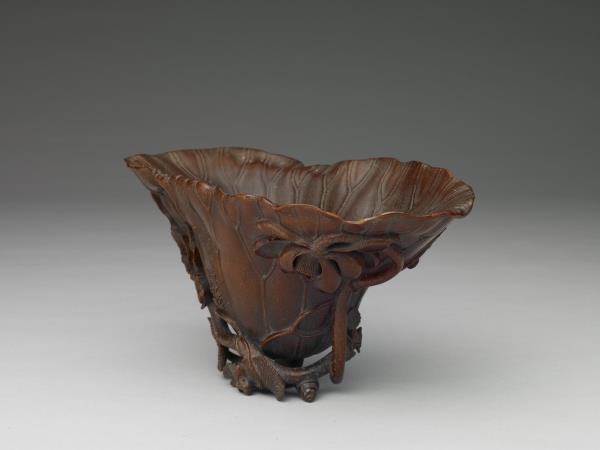 犀角雕荷葉式杯