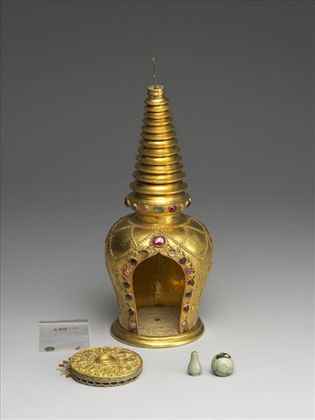 銅鎏金鑲料石藏式塔