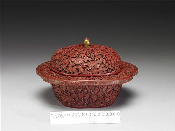 剔紅四季花卉紋瓣式渣斗