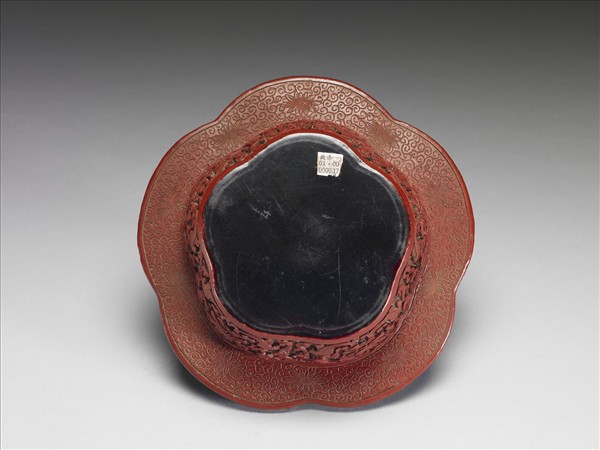 剔紅四季花卉紋瓣式渣斗