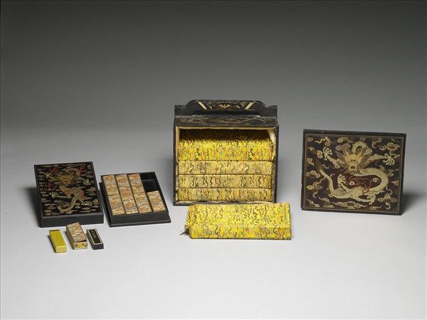 黑漆描金龍紋提匣