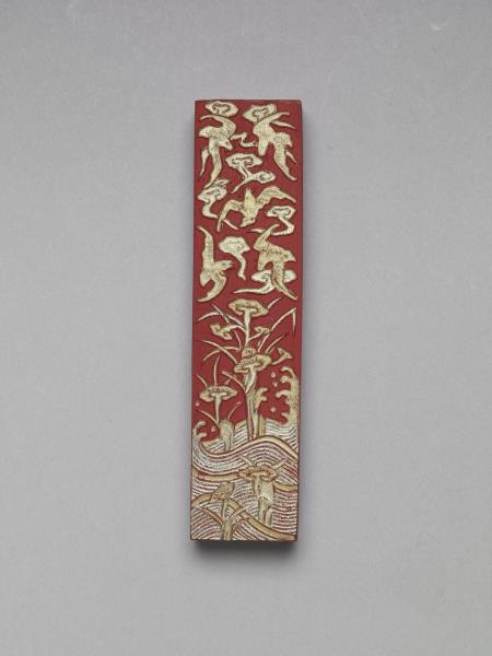 金漆龍紋硃墨