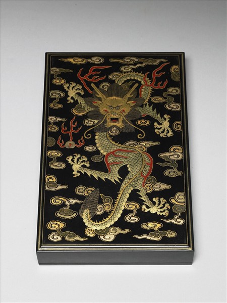 黑漆描金龍紋盒
