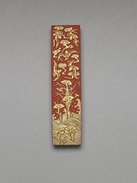 金漆龍紋硃墨