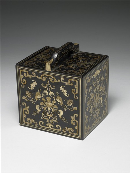黑漆描金盒