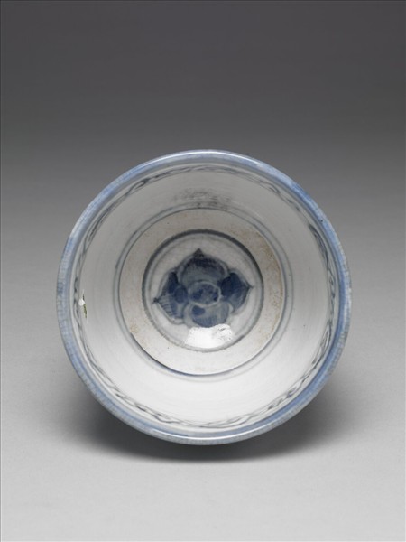 青花番蓮紋茶碗