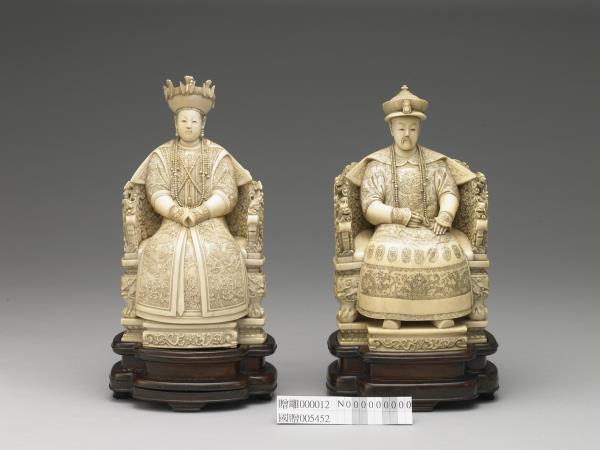 象牙雕乾隆帝后像