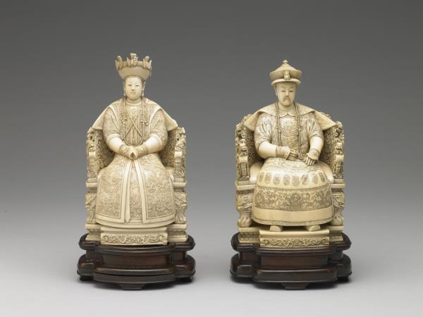 象牙雕乾隆帝后像