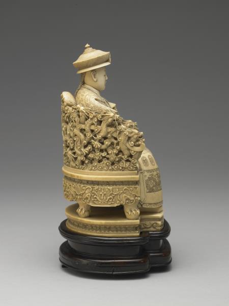 象牙雕乾隆帝后像