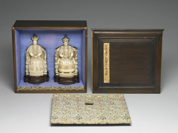 象牙雕乾隆帝后像