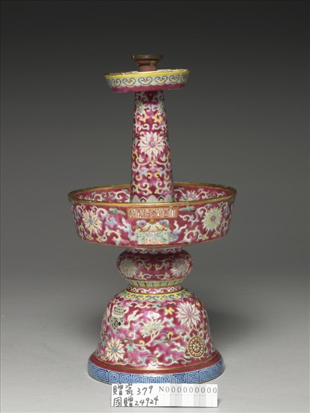 紅地花卉紋燭台