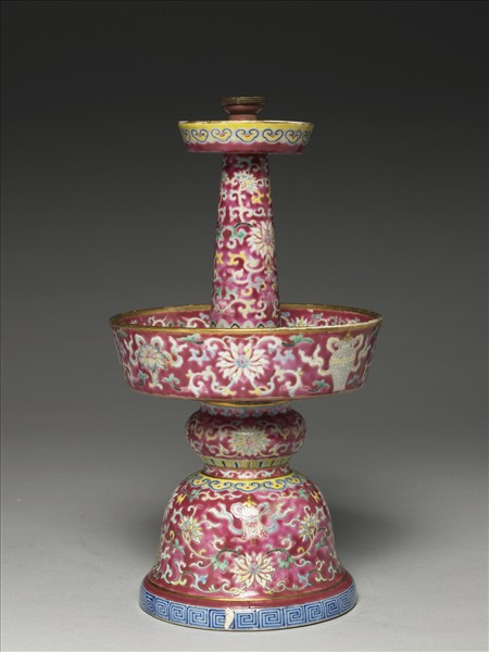 紅地花卉紋燭台