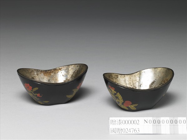 銀胎描漆元寶式碗（一對）