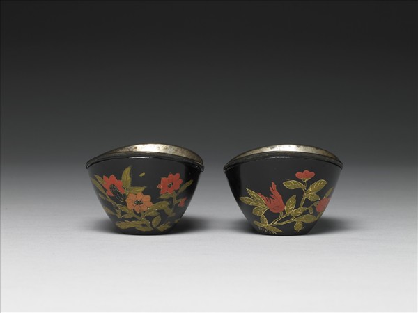 銀胎描漆元寶式碗（一對）