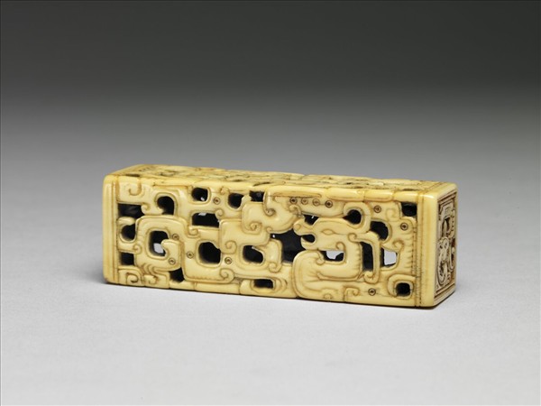 象牙雕鏤空龍紋墨床