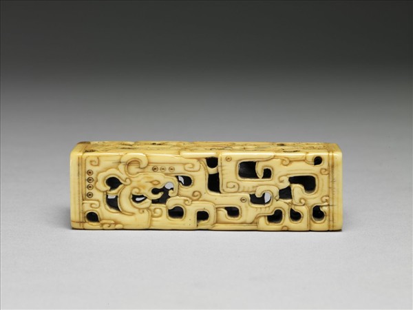 象牙雕鏤空龍紋墨床