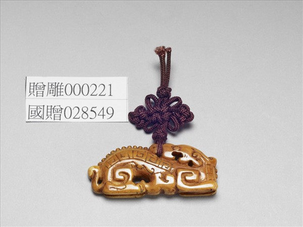 象牙雕龍紋佩