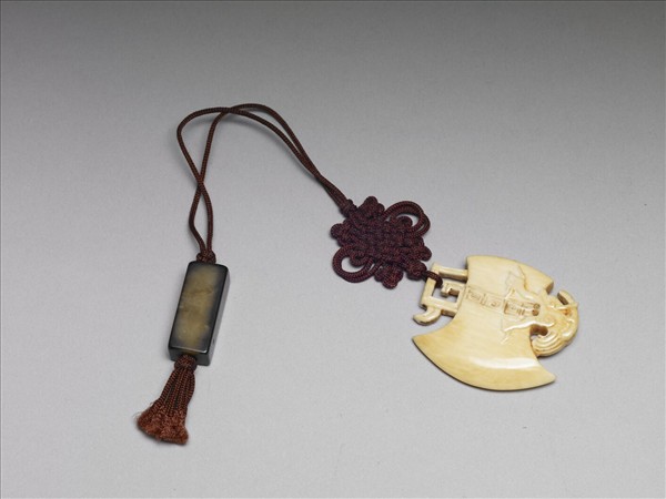 象牙雕斧式佩