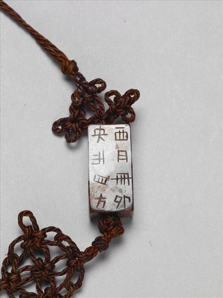 象牙雕鏤空葫蘆式香囊