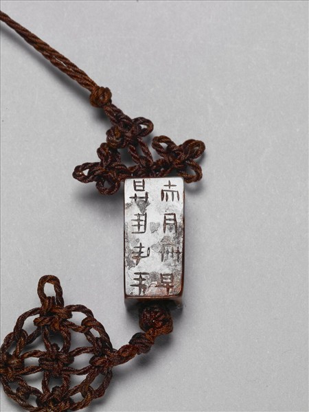 象牙雕鏤空葫蘆式香囊